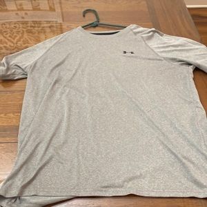 Under armour loose heat gear t shirt
